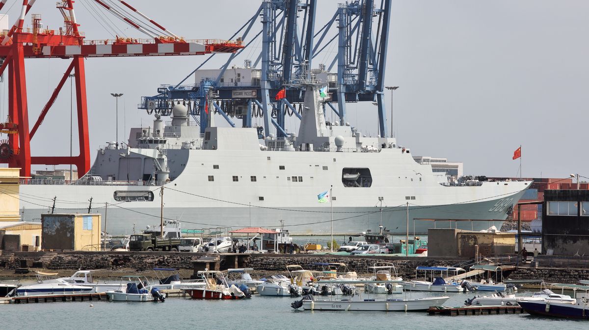 Čínské a ruské válečné lodě se zapojí do námořního cvičení s Íránem